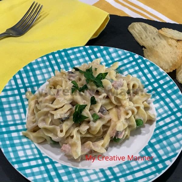 A plate with the easy recipe for tuna casserole on it.