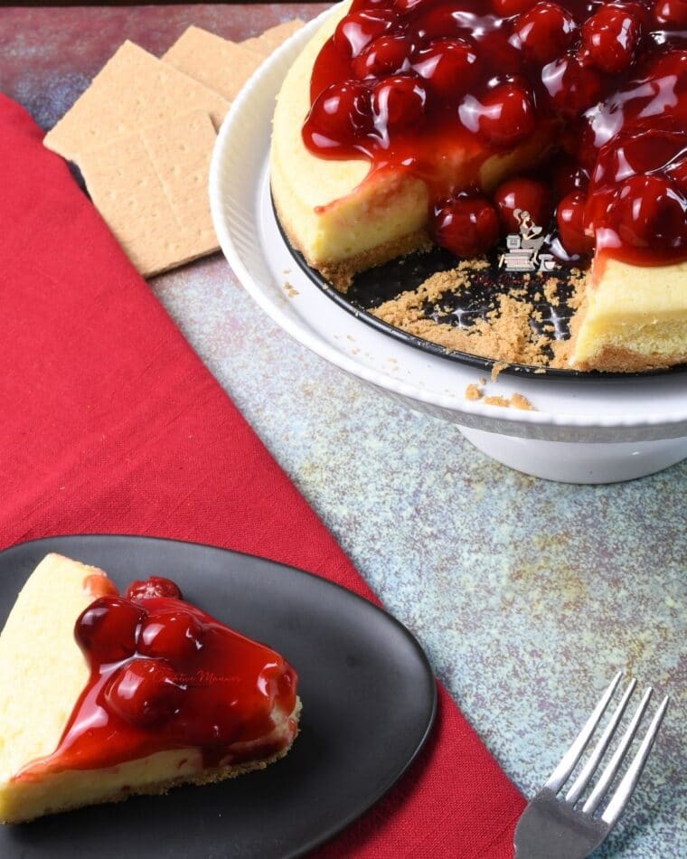 Baked cheesecake on a cake stand.