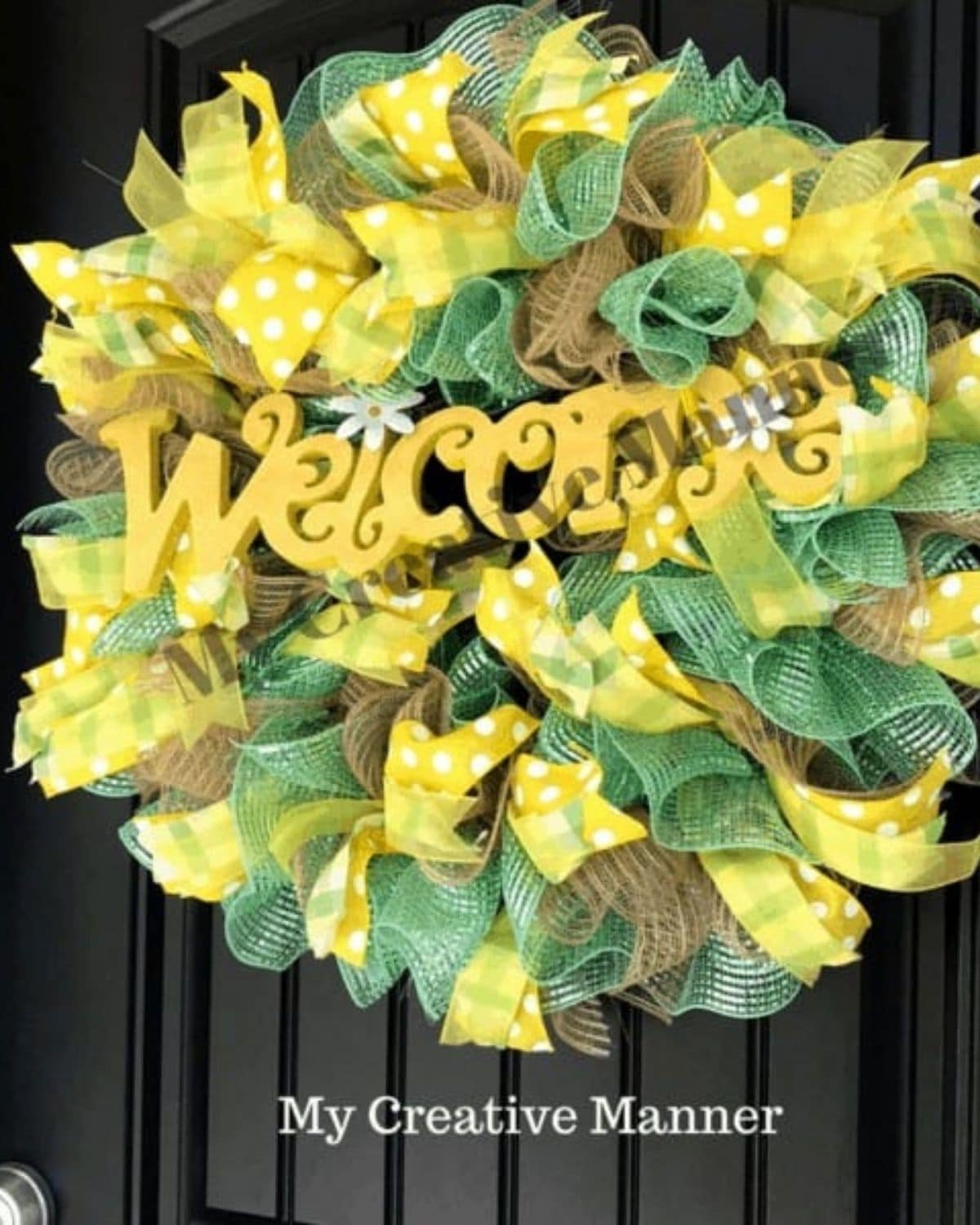 How to make a beautiful mesh wreath for your front door