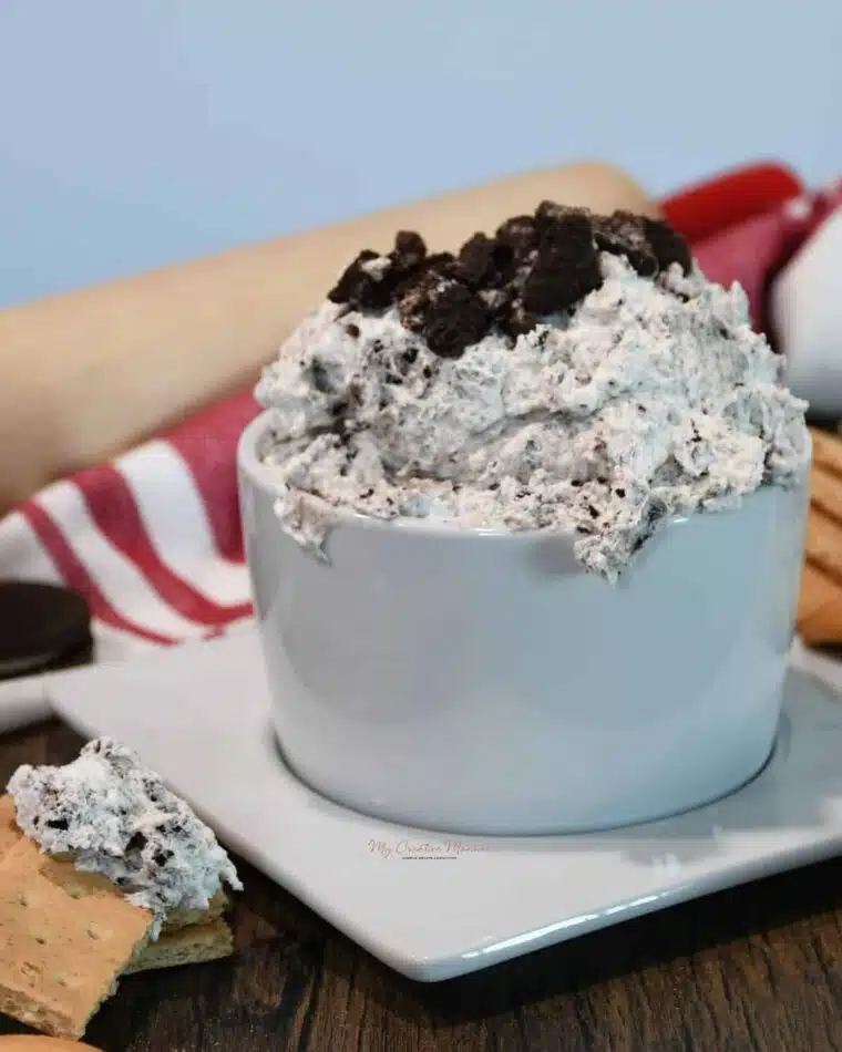 Front view of a dish that is filled with Oreo fluff.